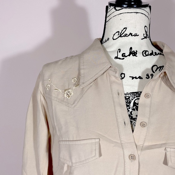 ASTR the Label Western Flair Button Front Shirt Tonal Embroidered Tan Size M - Picture 2 of 7